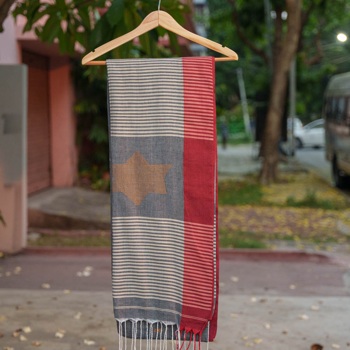 Cotton Jamdani Red and Grey	Border Saree